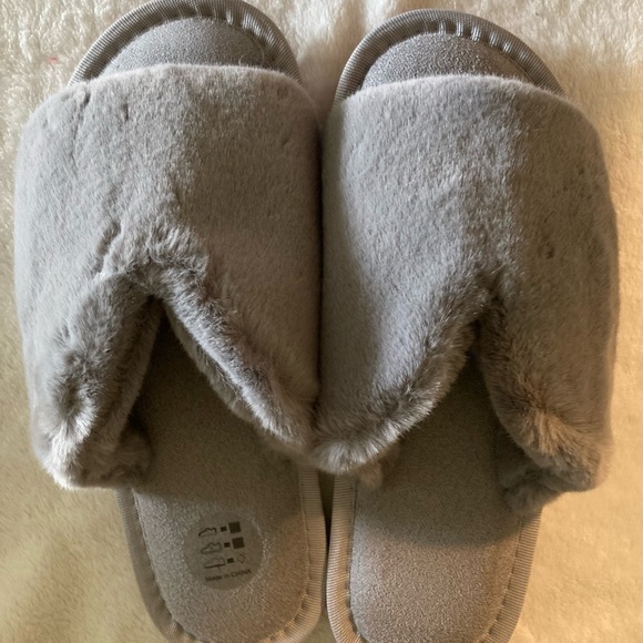New MoneRffi fuzzy slip on memory foam house slippers non skid size 9-10 - Picture 2 of 3